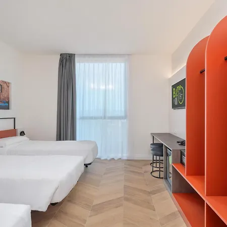 Laguna Hotel 3*