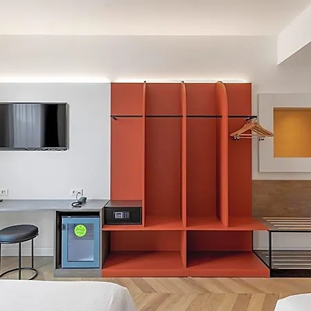 Laguna Hotel 3*
